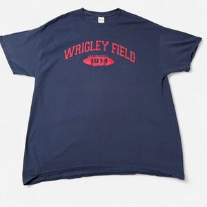 Gildan Men's Navy and Blue T-shirt